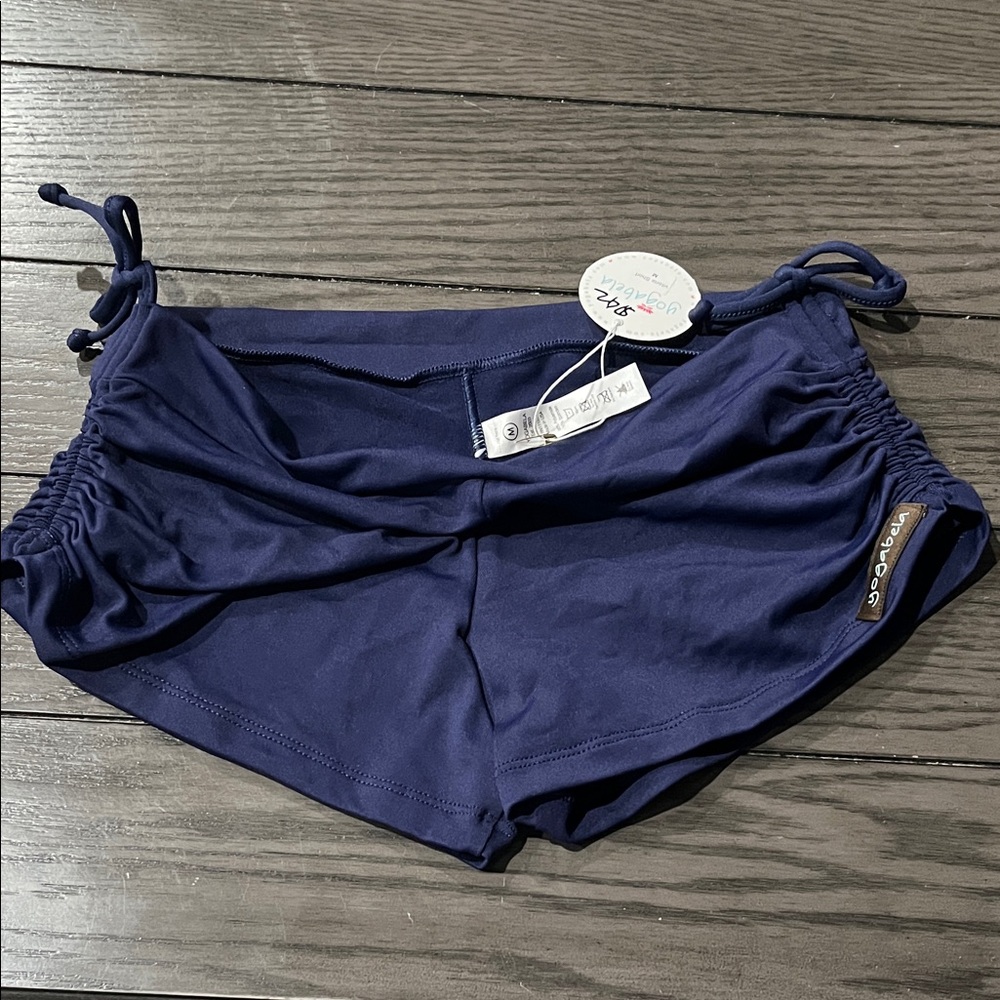 NWT Yogabela Victoria Side string Hot yoga short